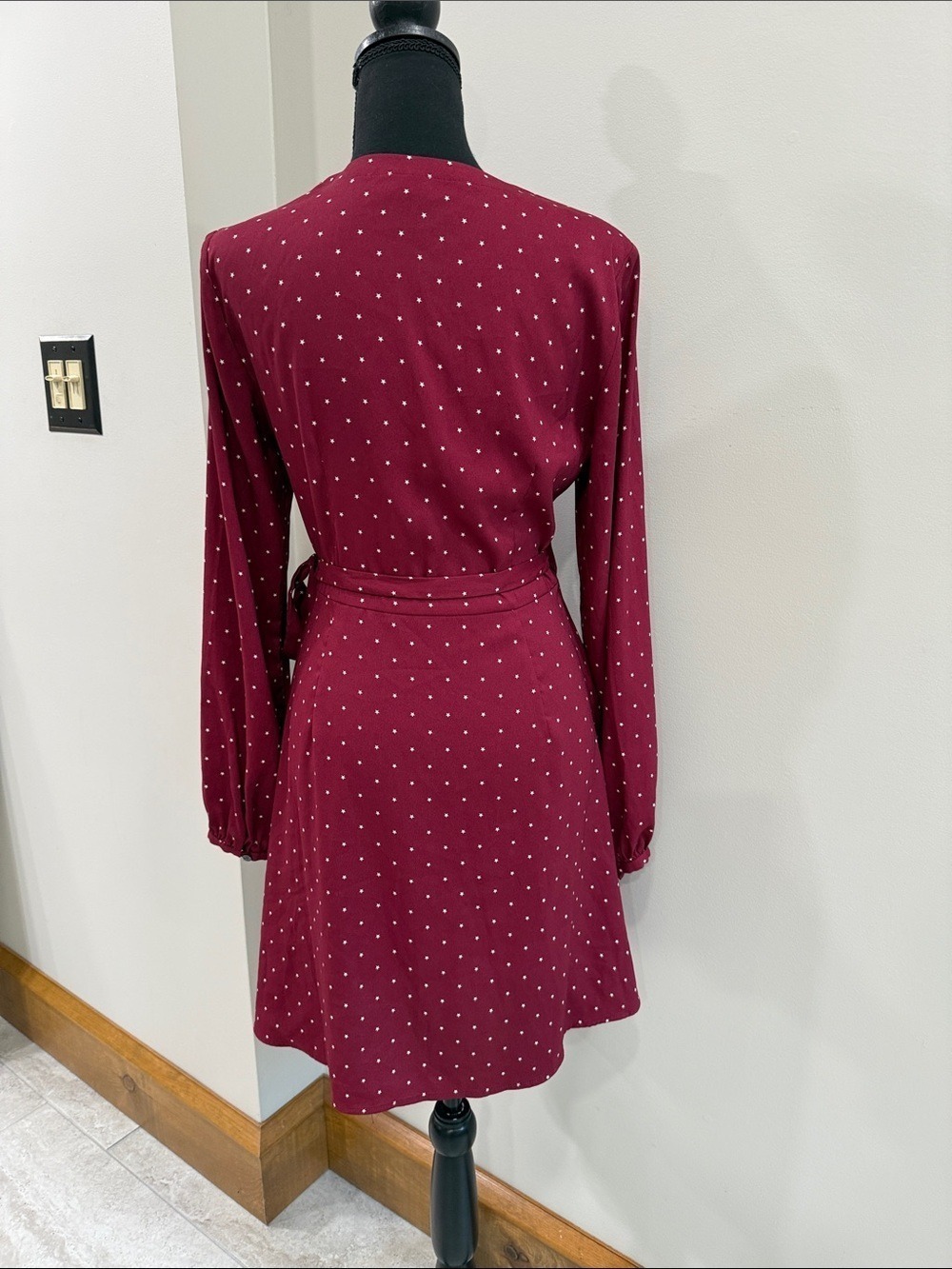 LOFT Women's Maroon Star Print Long Sleeve Wrap Size 4 - Picture 4 of 7